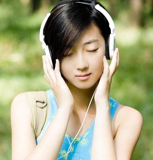 好看的草地拍照技巧,草坪拍照怎么拍出复古感