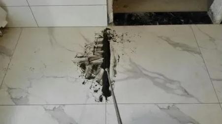 高低不平的地砖还有办法补救吗,客厅与阳台地砖高低不平怎么衔接