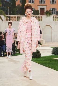 chanel香奈儿1995年时装秀,chanel香奈儿2015高级时装秀