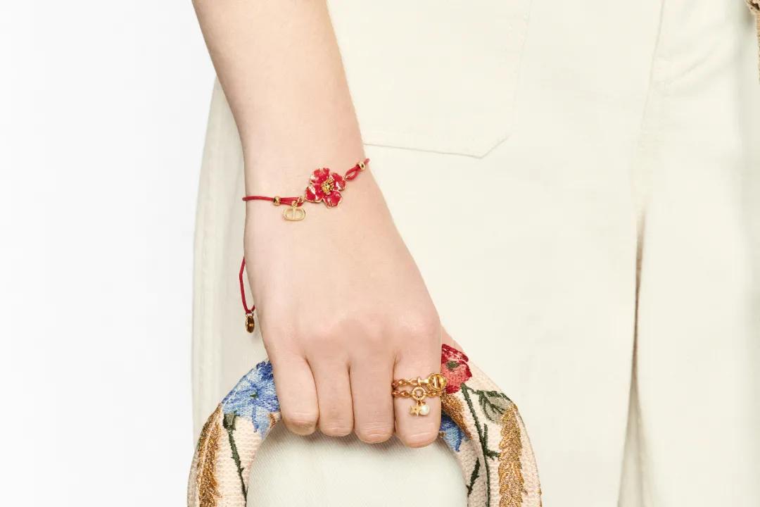 金晨小红绳手链戴哪只手好,金晨同款红绳手链多少钱