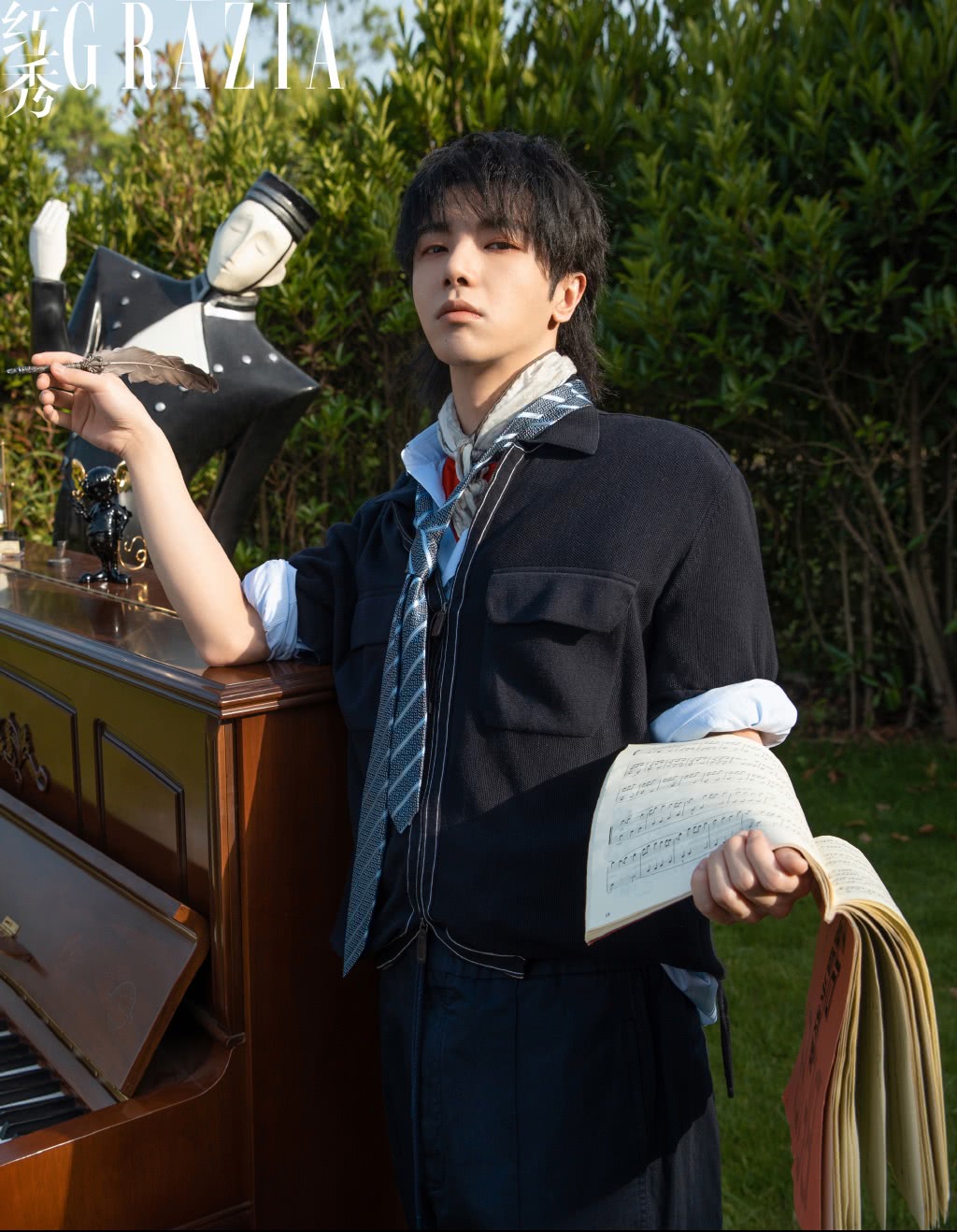 华晨宇cosplay齐木楠雄,华晨宇一袭红装变成羽翼