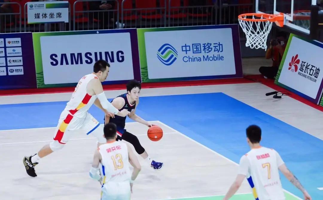 阿迪达斯签约胡明轩了吗,胡明轩代言阿迪事件