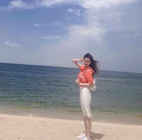 刘亦菲背腰曲线太惊艳,刘亦菲侧面真好看