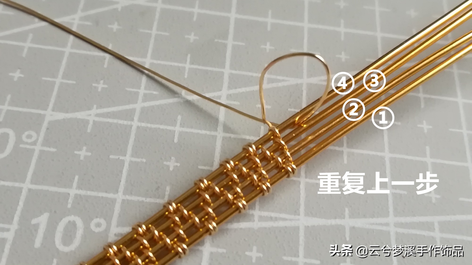 戒指最简单的绕线方法,一根扭扭棒蓝宝石戒指教程