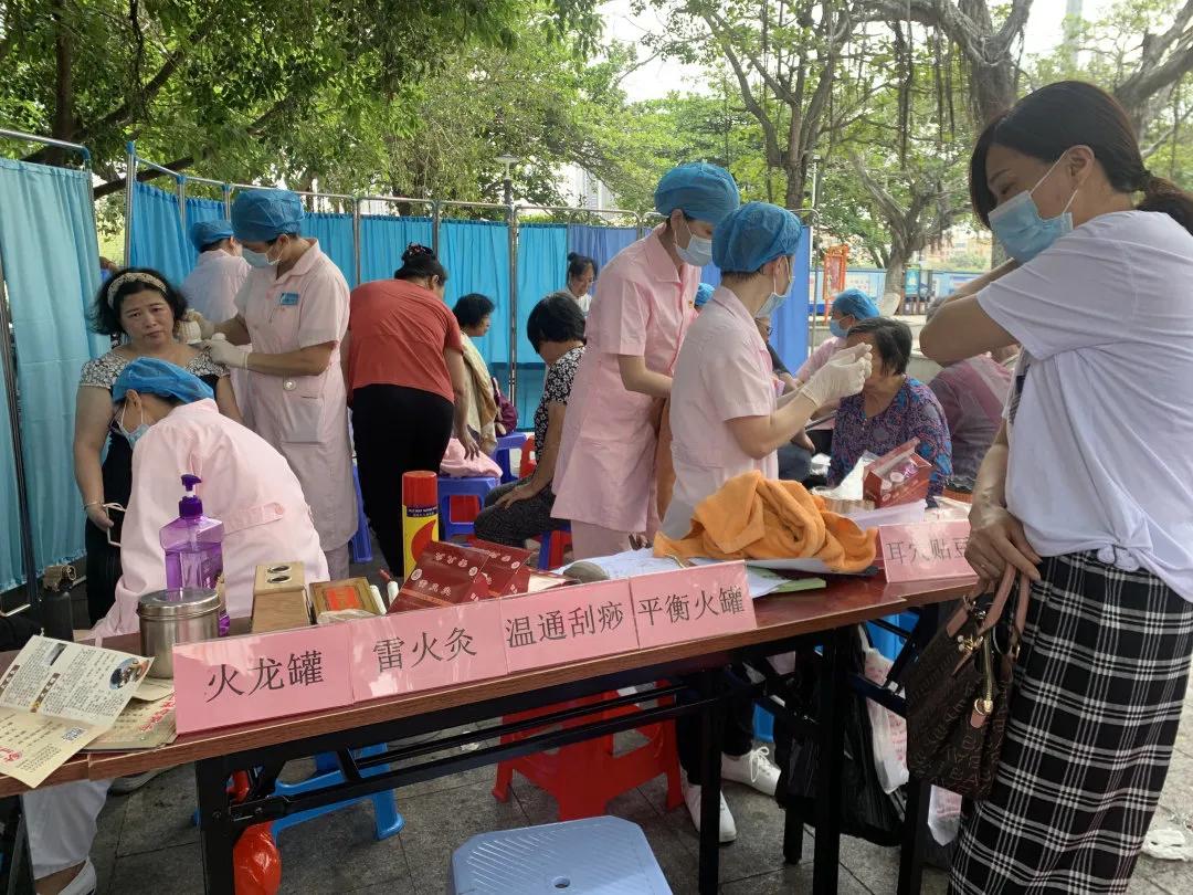 中医义诊进社区服务居民零距离,中医文化进社区健康义诊暖民心