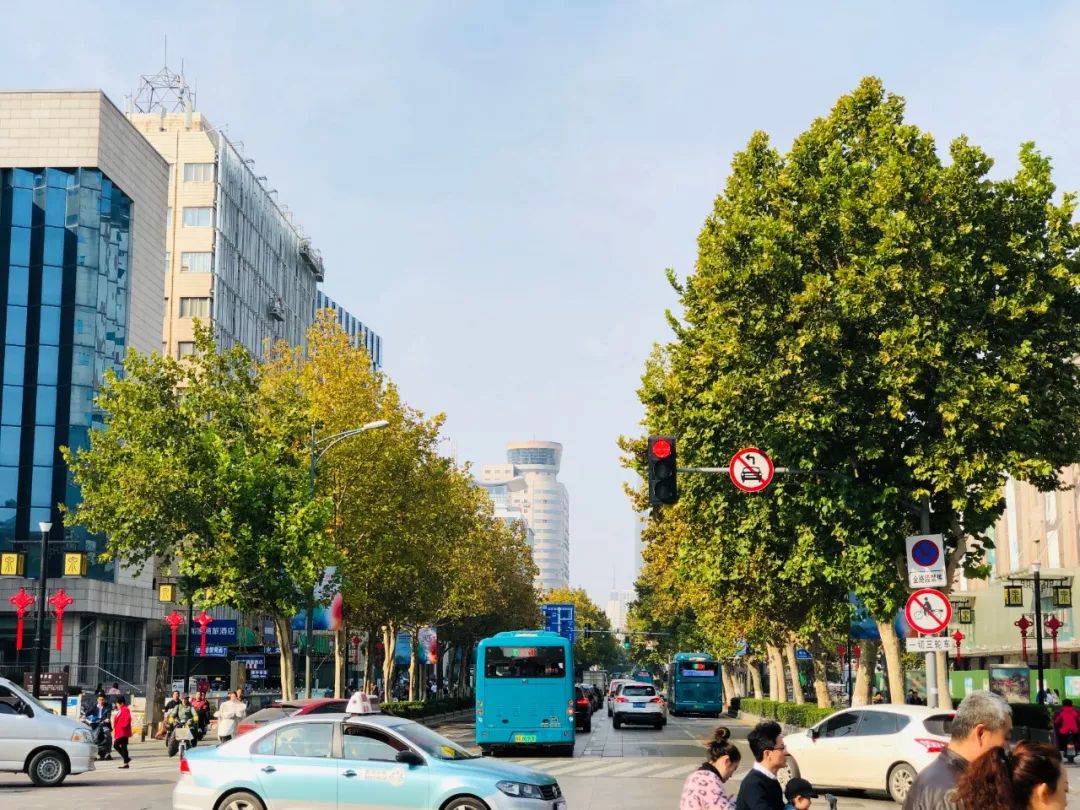 济南泉城路最新变化,济南泉城路限时步行吗