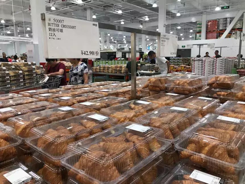 costco超市开业第一天大妈抢货,costco大妈