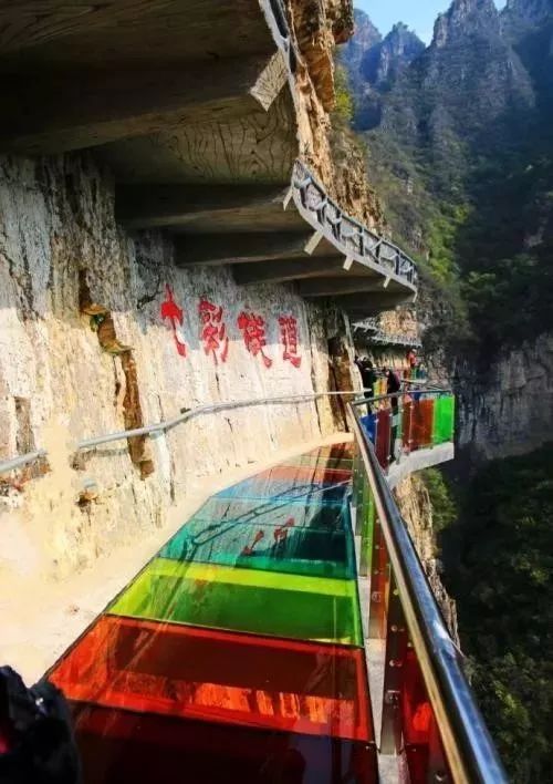 巍巍太行山山峰险峻,太行山奇峰峻岭