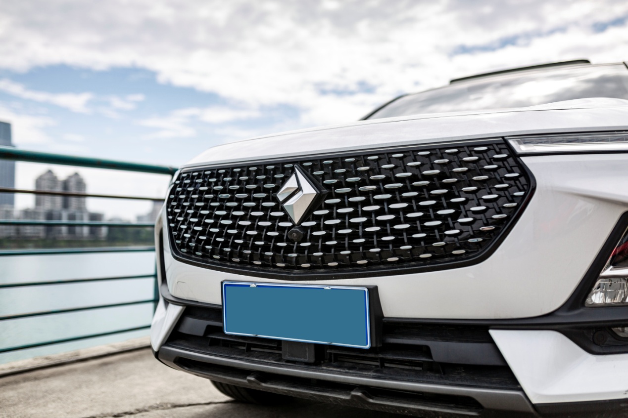 13万买了座“歌剧院”,配哈曼音响,宽近1米9,比马自达更好开