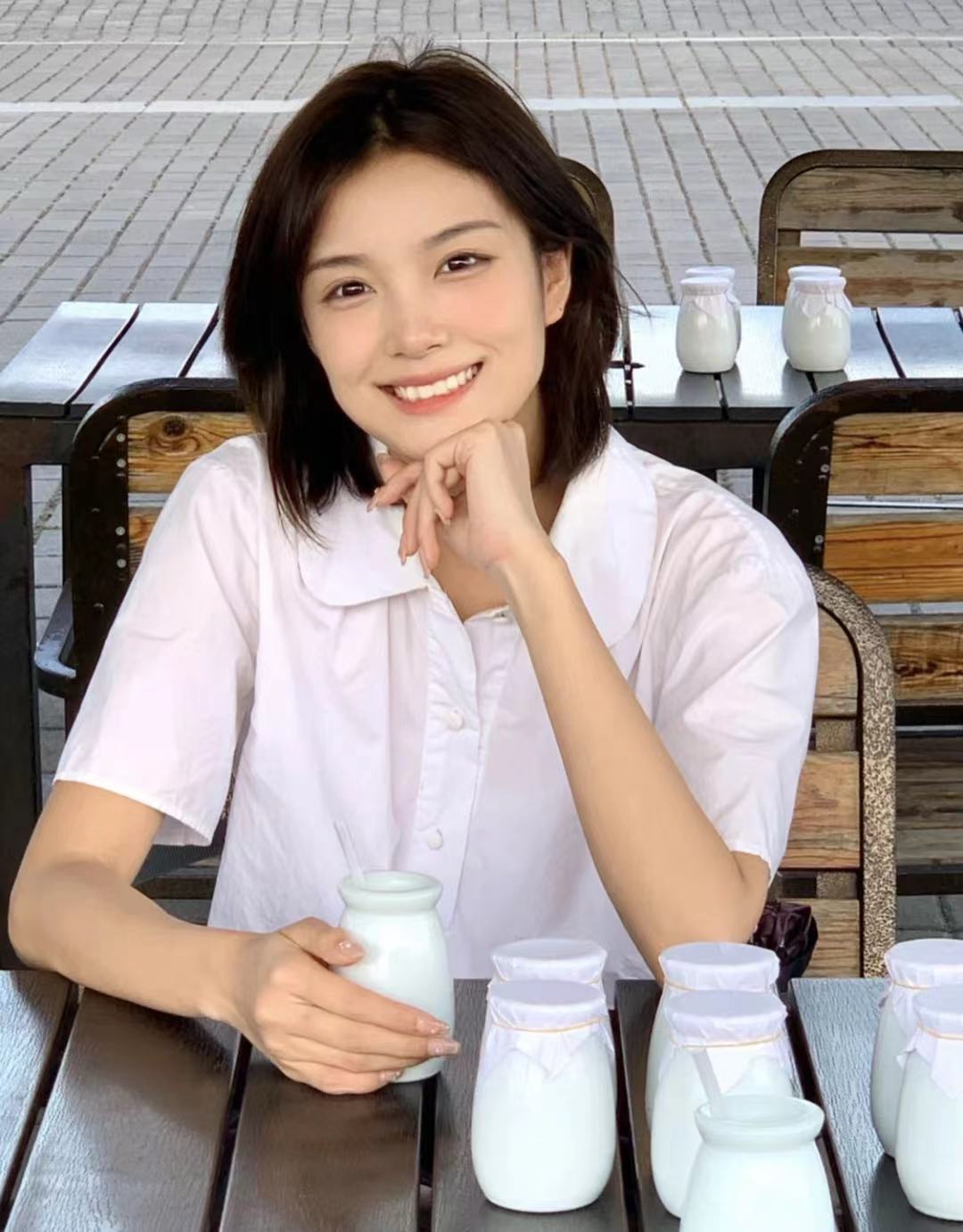 方脸女生如何打扮显脸小,短方脸女生适合什么风格