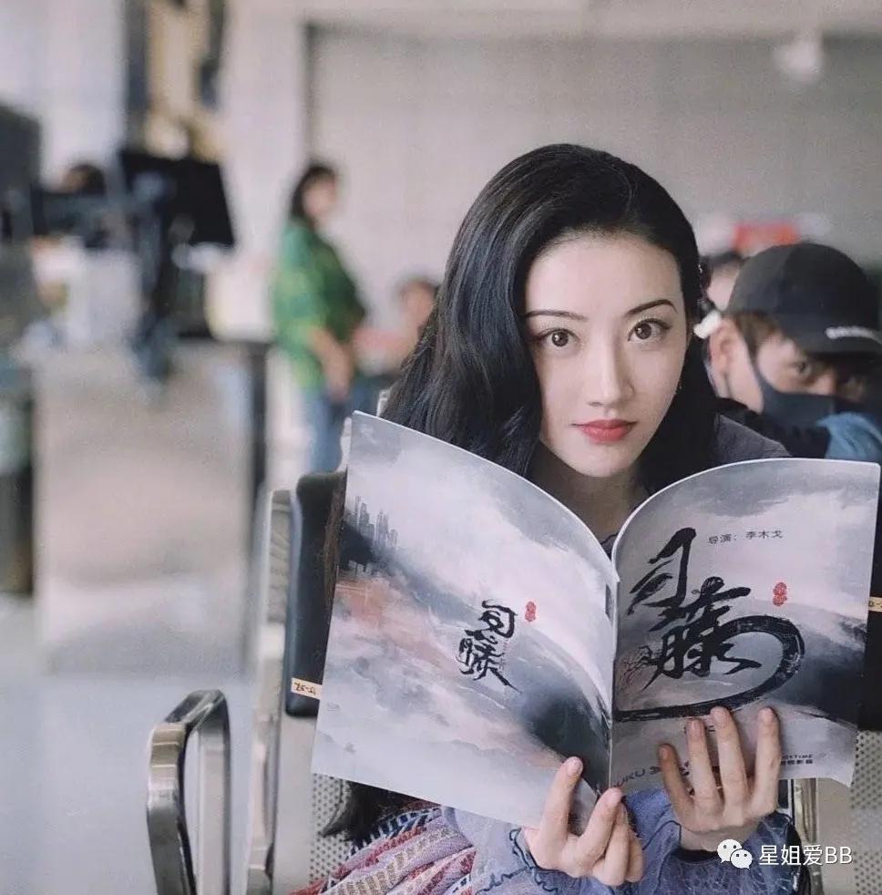 网上关于她整容的传闻屡见不鲜,自曝八年整容史