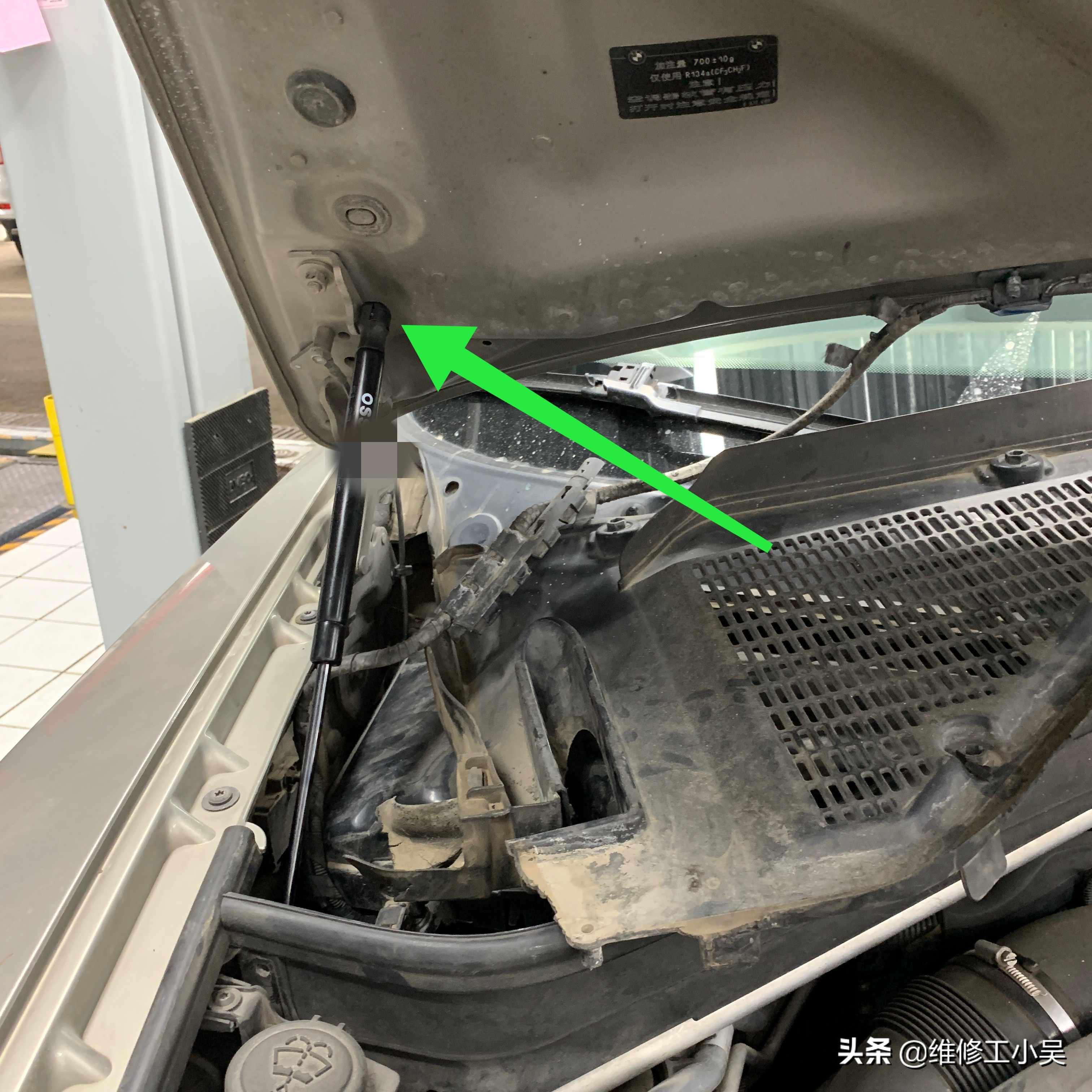 宝马下摆臂橡胶有一点渗油,宝马摆臂漏油怎么回事