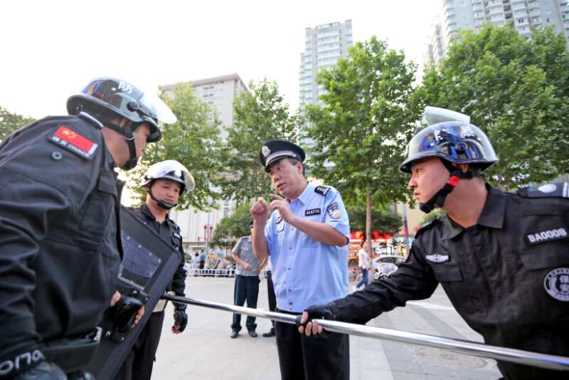 17年情洒西安康复路——记公安新城分局长乐西路派出所民警楚建全与商户的故事