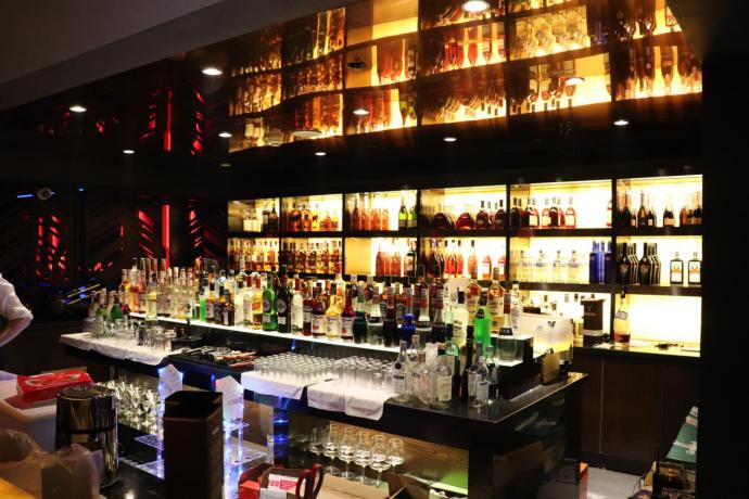 大型超嗨露天酒吧,街区音乐酒吧