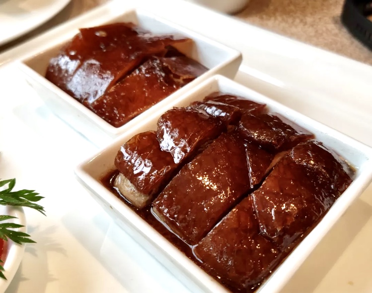 广州荔湾区吃烧鹅和猪脚,广州吃烧鸭烧鹅去哪吃