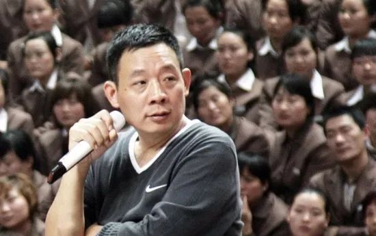 商业鬼才一天挣1700万,鬼才于东来把员工宠成公主病