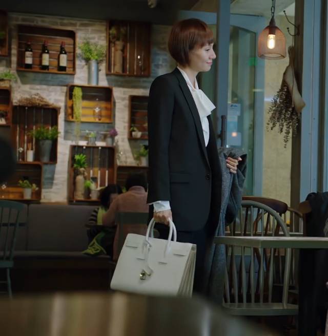 ysl是一个怎样的品牌,ysl到底叫杨树林还是圣罗兰