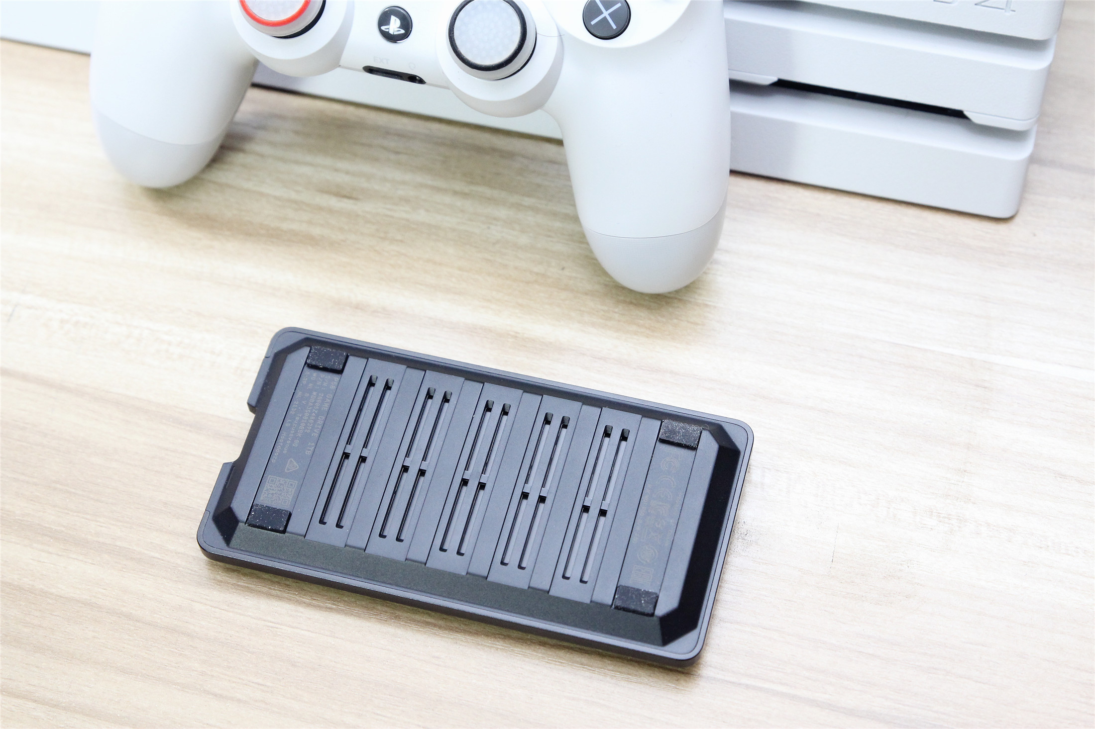 移动固态硬盘惠普p500,移动固态黑盘p50