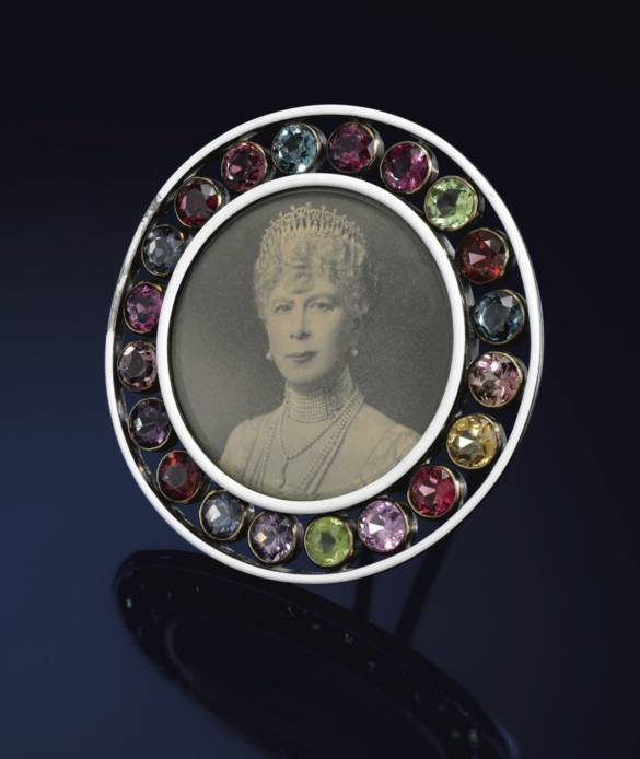 英国历史上最禁断的爱恋：国王退位，只为与她成婚