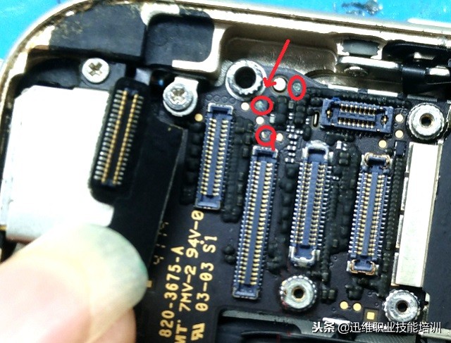 iPhone6P手机进水触摸不能用，3换屏幕问题依旧，你猜问题在哪？