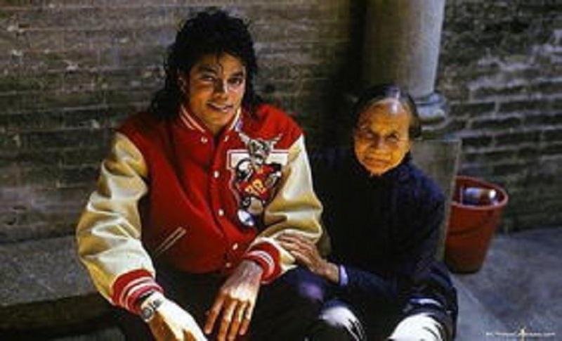 迈克尔杰克逊来中国的珍贵影像,迈克尔杰克逊离开时背后疑点