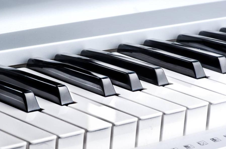 如何弹好钢琴正谱伴奏,如何弹好即兴伴奏