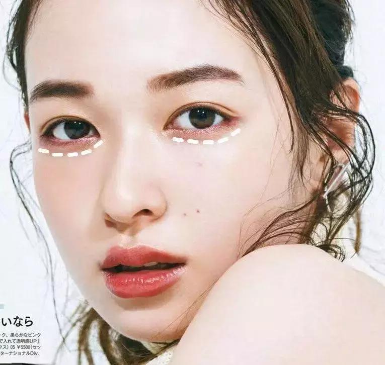 中年女人怎么化妆才能变年轻,夏天少女怎么化妆才好看