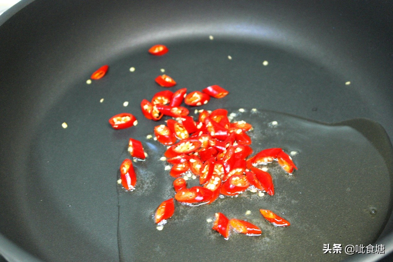 凉拌变蛋有腥臭味？加上这1步，好吃不臭，一吃就上瘾，超级下饭