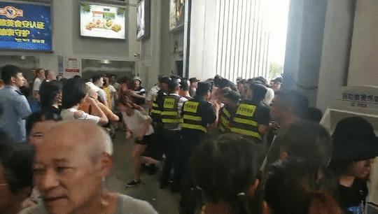 被costco商业营销震撼了,costco被挤爆零售奇迹也要本地化