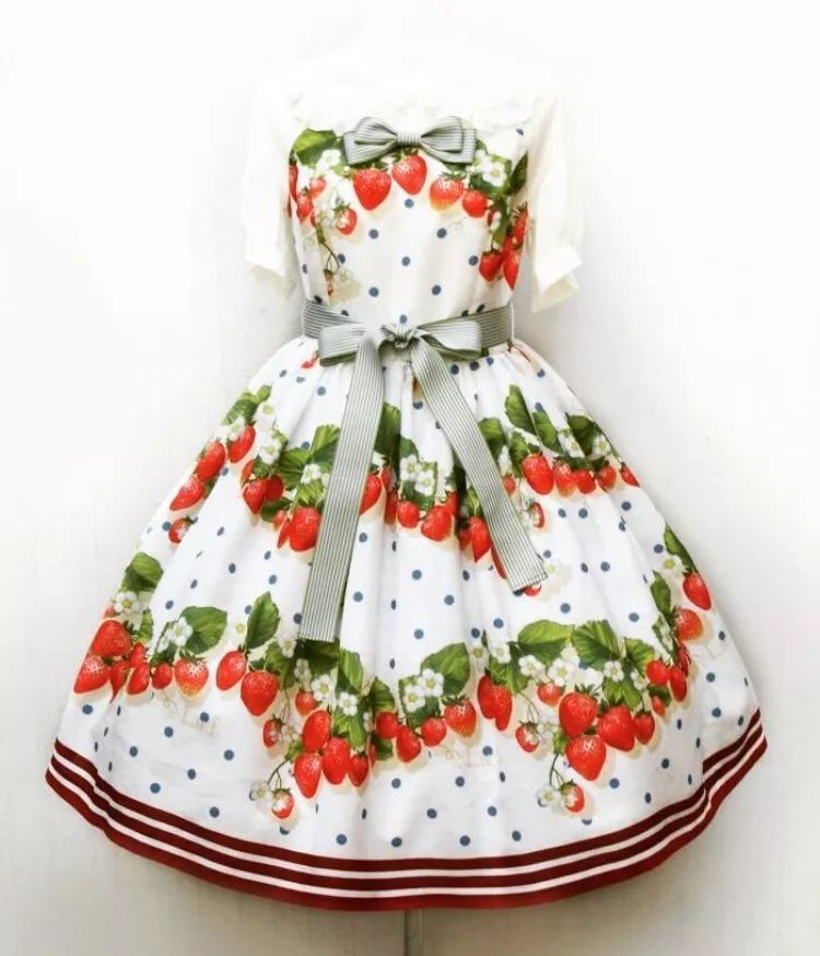 复古洛丽塔洋装,天价洛丽塔自拍