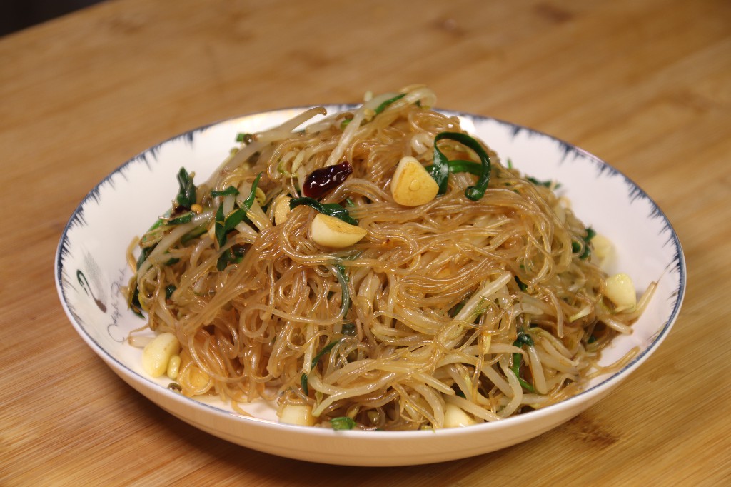 为什么炒粉丝会湿哒哒的,为什么炒粉丝会粘在一起