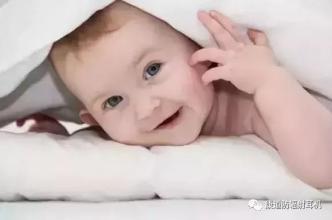 宝宝斜视吃什么,宝宝眼睛斜视可以哭吗