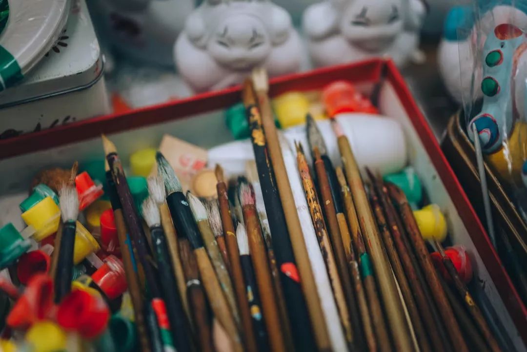 非遗守艺人｜他把泥“玩”出了花样，让有400年历史的老北京兔儿爷也跟上时代