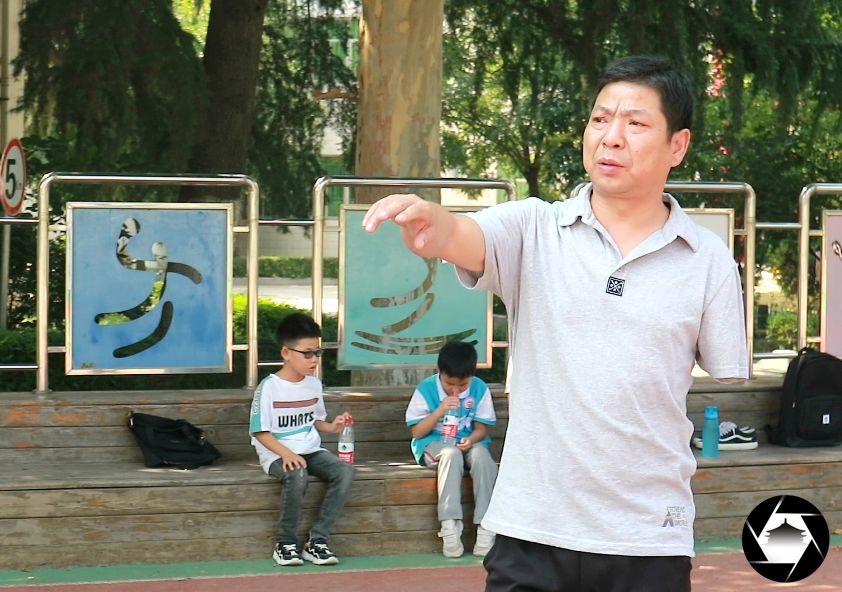 西安莲湖小学生踢足球,西安儿童踢足球