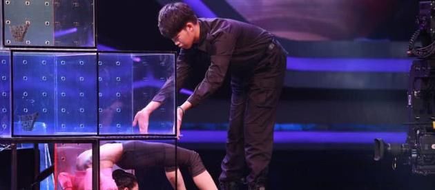 中国柔术女王刘藤为中国邮政代言,中国柔术女王刘藤再战乌克兰女孩