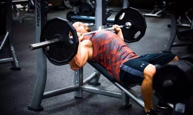 胸部怎么练能单边变大,胸部大怎么锻炼胸肌