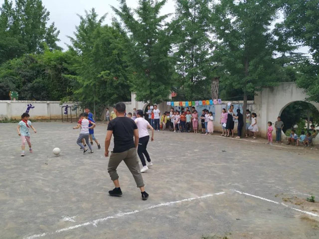 杏坪镇中心小学足球比赛,河南邓州槐树小学足球比赛开幕式