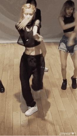 蚂蚁腰女神走红,蚂蚁腰女idol