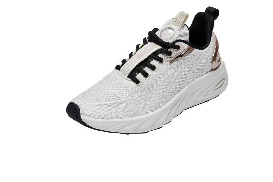 鸿星尔克奇弹3.0碳板跑鞋测评,鸿星尔克天枢奇弹黑色版如何发光