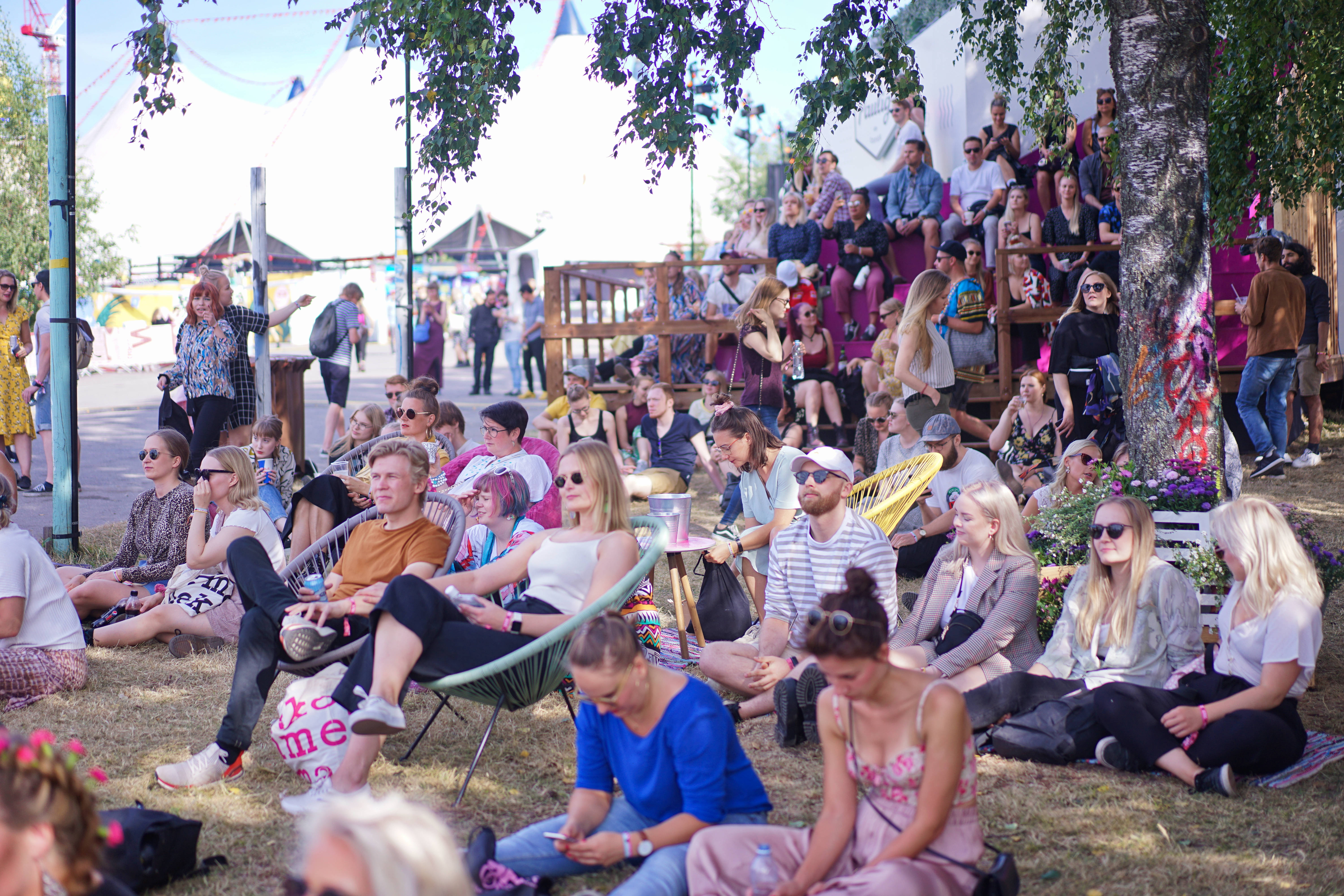 为什么欧洲国家都很喜欢铺草坪,欧洲人为什么喜欢草坪