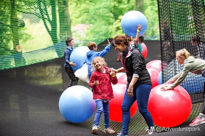 24小时的蹦床乐园,蹦跶极限室内蹦床公园