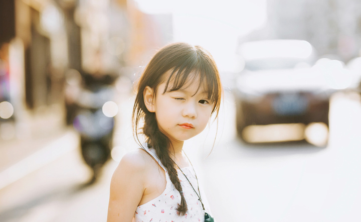 他所拍摄的萌娃温暖人心,满足了你对女儿的全部幻想