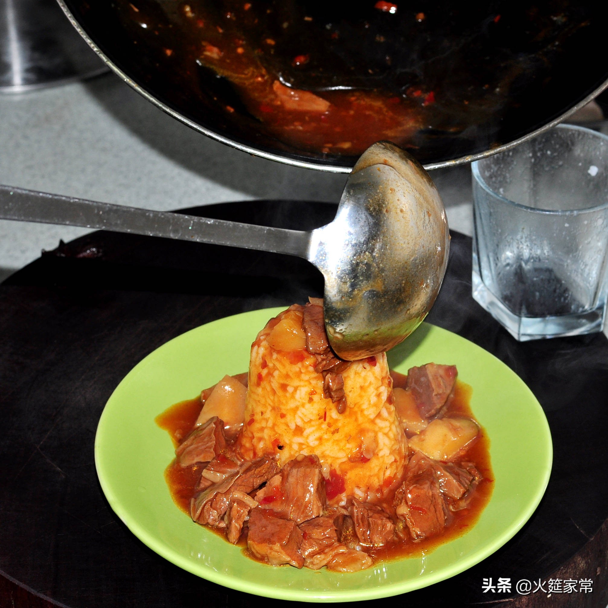 让人食欲大增的辣椒拌饭,牛肉盖浇饭很好吃