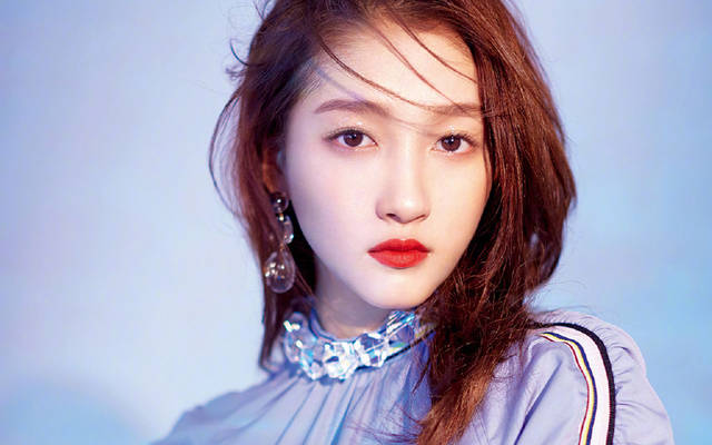 明星工作室的新年礼盒怎么买,杨幂易烊千玺贺岁短片