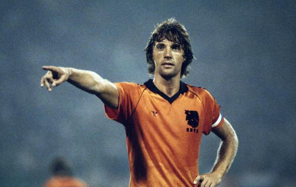 历史最伟大的左后卫,谁才是你心目中最伟大的左后卫