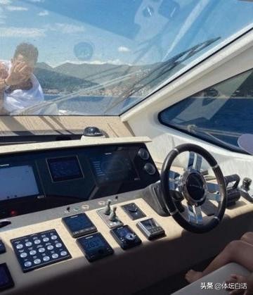 c罗豪气十足,c罗奢侈度假