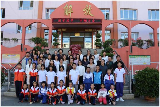 绽放巾帼风采谱写时代芳华,凝聚巾帼力量绽放最美芳华