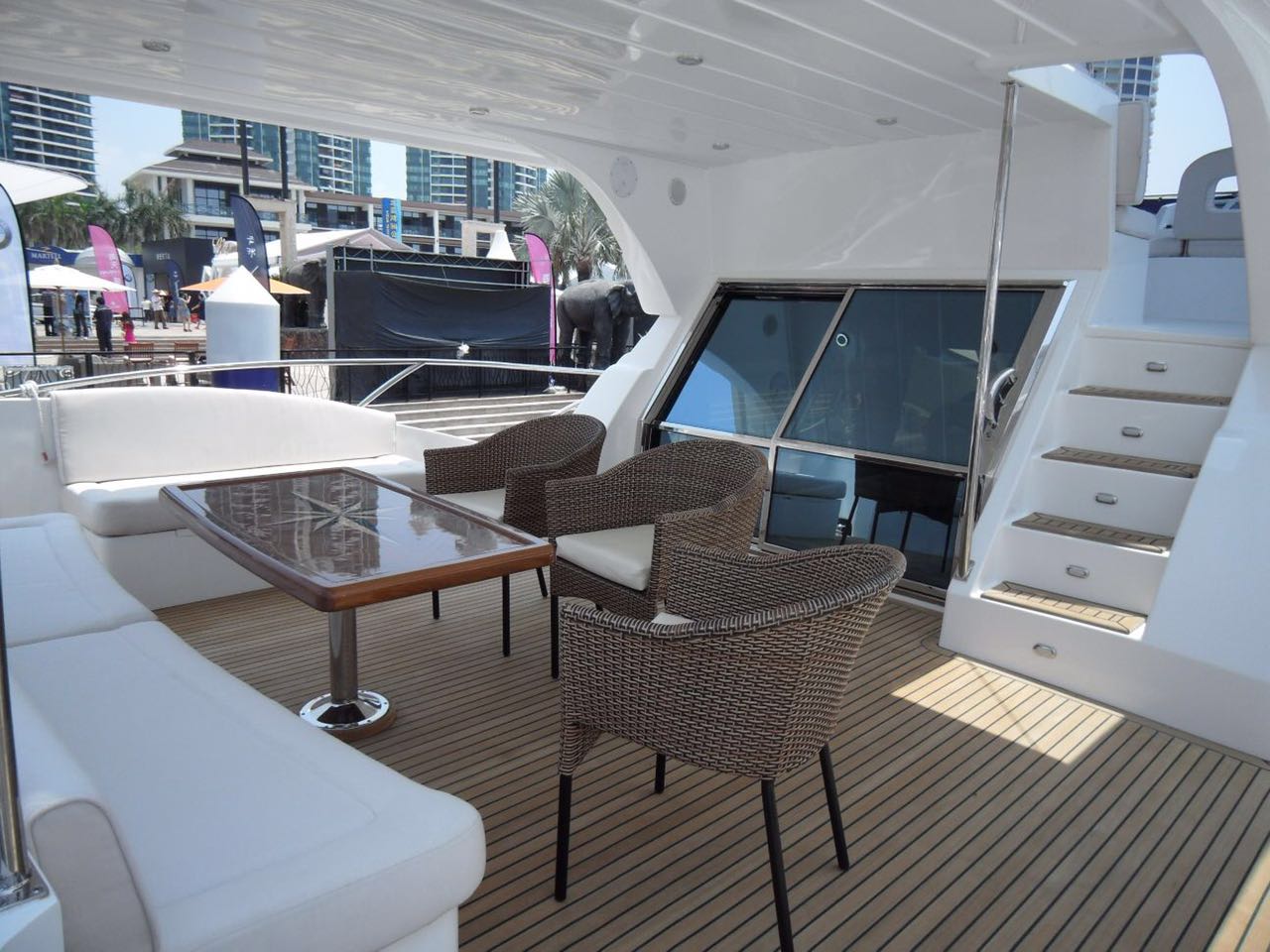 在三亚租游艇出海大约多少钱一天,三亚游艇租赁一天多少钱最便宜