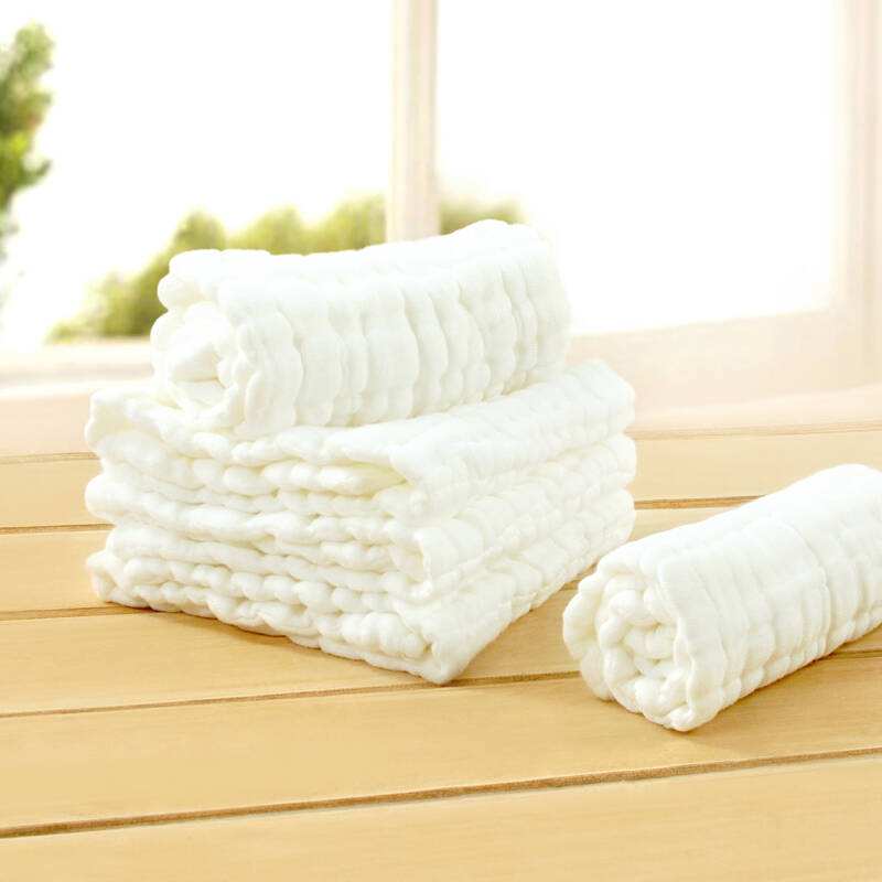 夏天到了，宝宝开始出现红屁屁了，不舒服他会用手挠，真是心疼