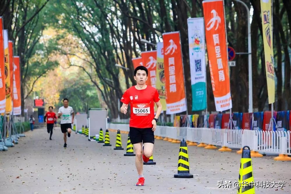 校园看跑步比赛,校园马拉松比赛